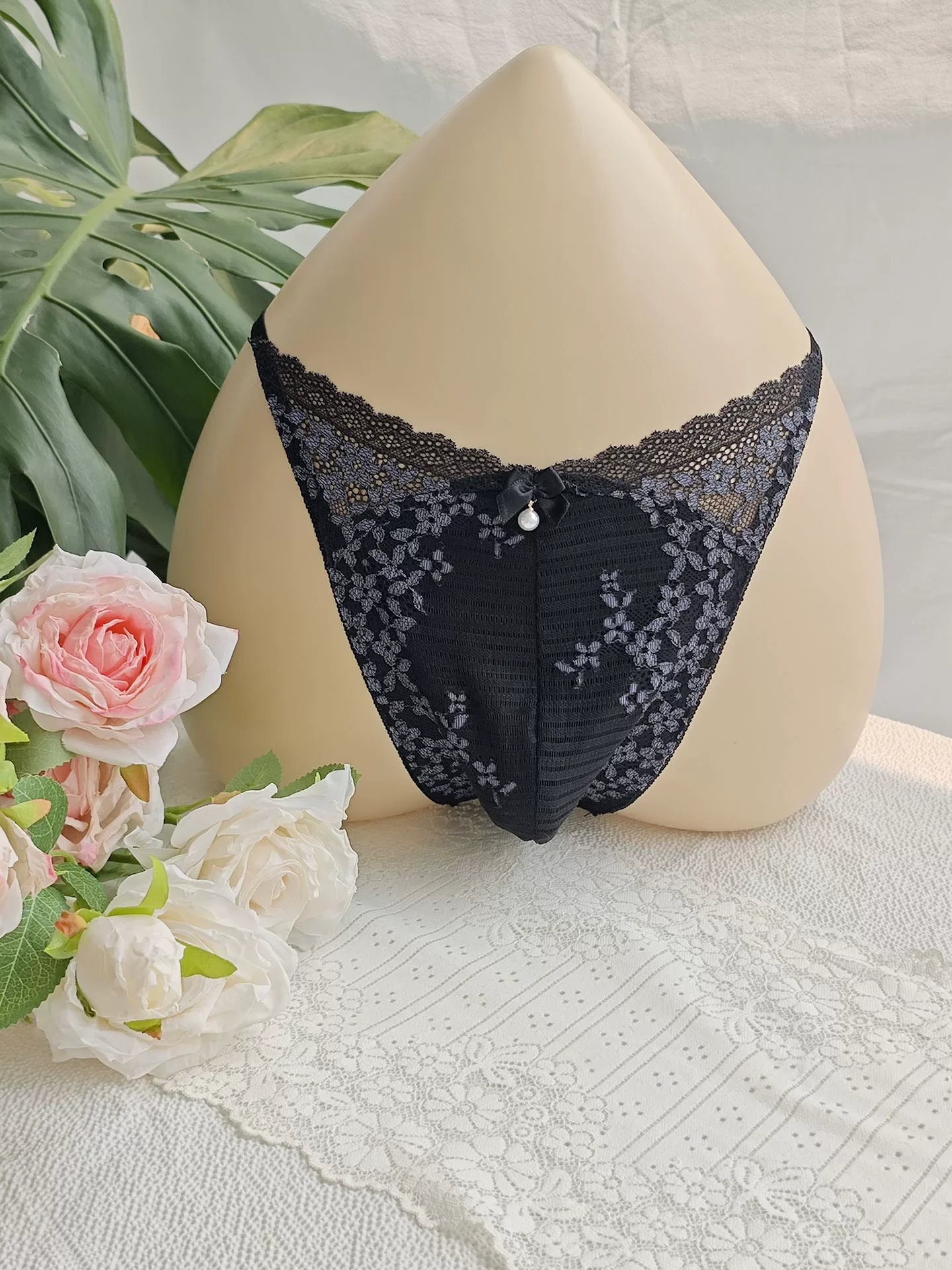 Embroidery Embellishments - Cueca Masculina de Renda Preta com
